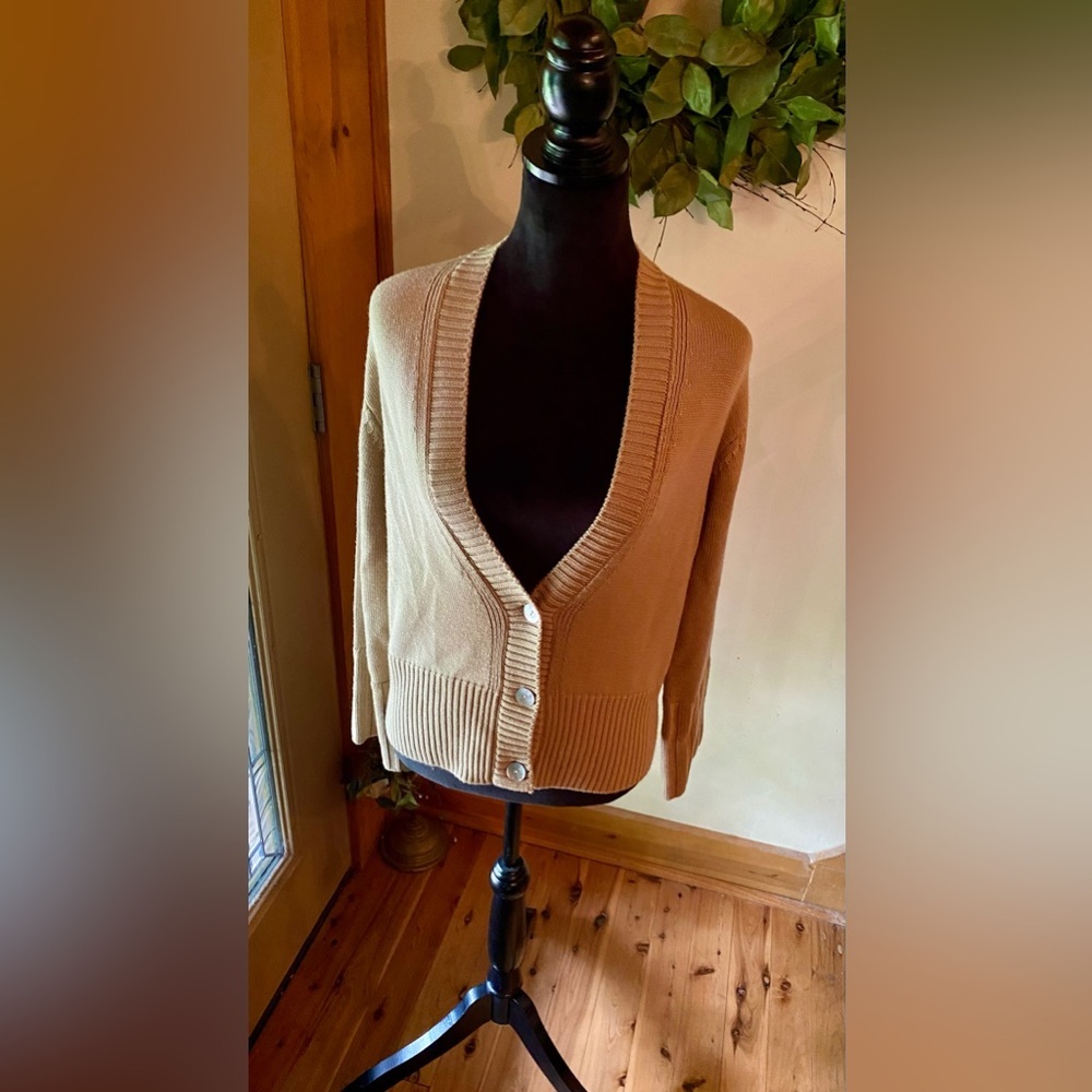 🔥Elie Tahari 100% Merino Wool Cropped Cardigan Sweater🔥